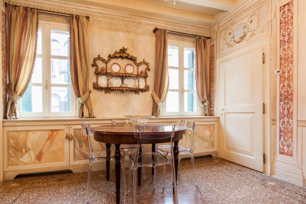 Explore Venice From A Sophisticated Hideaway In San Polo 外观 照片